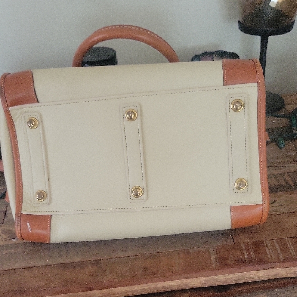 Dooney & Bourke-style Cream and Tan Leather Satchel Dr Bag - Picture 6 of 16